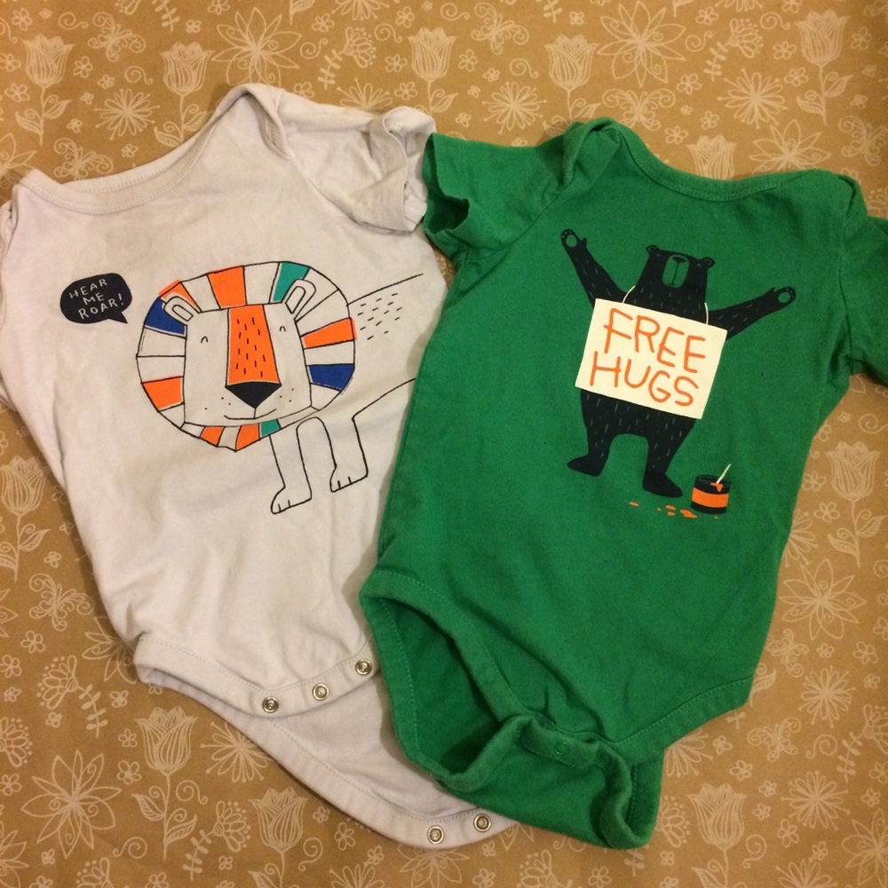[GAP] two boy’s bodysuit 6-12months